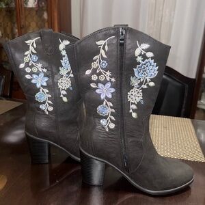 Women’s Black Embroidered Floral Mid-Calf Heeled Boots
